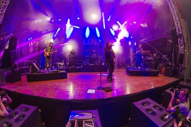 AUT, 2017-06-09; Kufstein unlimited_2017_Westoesterreichs groesstes Rock und Pop Festival-Tag 2 unter anderem mit der Band Flowrag, Lemo und der Songkontestgewinnerin LENA Meyer Landrut ; im Bild LENA und Band,