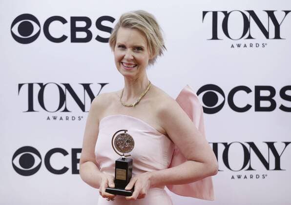 Cynthia Nixon arrives in the press room with a Tony Award at the 71st Annual Tony Awards at Radio City Music Hall on June 11, 2017 in New York City.  NYP20170611844 JOHNxANGELILLO