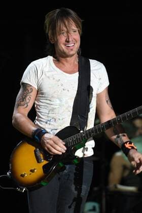 June 11, 2017 - Nashville, Tennessee, United States - 11 June 2017 - Nashville, Tennessee - Keith Urban. 2017 CMA Music Festival Nightly Concert held at Nissan Stadium. Photo Credit: Dara-Michelle Farr AdMedia Nashville United States - ZUMAa123 20170611_zaa_a123_212 Copyright: xDara-MichellexFarr Admediax