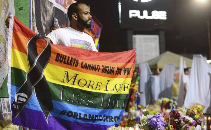 Relatives of the Orlando shooting victims cry as they hold a tribute vigil on occasion of the first anniversary of the massacre in Orlando, United States, early 12 June 2017. A total of 49 people were killed and 53 were injured in a shooting attack at the LGBT club Pulse in Orlando, Florida, on 12 June. The shooter, Omar Mateen, 29, a US citizen of Afghan descent, was killed in an exchange of fire with the police after taking hostages at the club. Vigil in honor of Orlando shooting victims !ACHTUNG: NUR REDAKTIONELLE NUTZUNG!  Copyright: xGERARDOxMORAx 20170612-636328619089857556