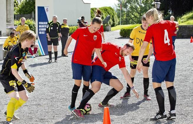 14-06-2017 Norway Princess Mette Marit and Prince Haakon and Princess Alexandra and Prince Sverre during the friendly footbal match between team Skaugum and LSK Unified at Skaugum stadium. The royal family team with Caroline Graham Hansen and Ingvild Isaksen of the Norwegian national football team with the leader, Jan Age Fjortoft, against the Norwegian football association.  Copyright: xPPE NIEBOERx