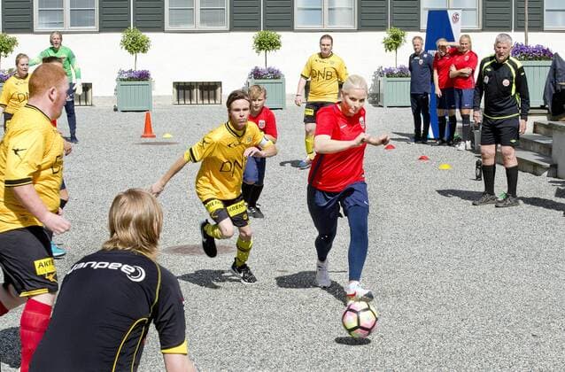 14-06-2017 Norway Princess Mette Marit and Prince Haakon and Princess Alexandra and Prince Sverre during the friendly footbal match between team Skaugum and LSK Unified at Skaugum stadium. The royal family team with Caroline Graham Hansen and Ingvild Isaksen of the Norwegian national football team with the leader, Jan Age Fjortoft, against the Norwegian football association.  Copyright: xPPE NIEBOERx