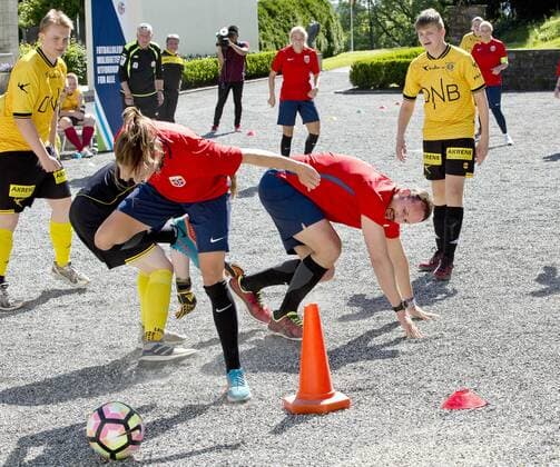 14-06-2017 Norway Princess Mette Marit and Prince Haakon and Princess Alexandra and Prince Sverre during the friendly footbal match between team Skaugum and LSK Unified at Skaugum stadium. The royal family team with Caroline Graham Hansen and Ingvild Isaksen of the Norwegian national football team with the leader, Jan Age Fjortoft, against the Norwegian football association.  Copyright: xPPE NIEBOERx