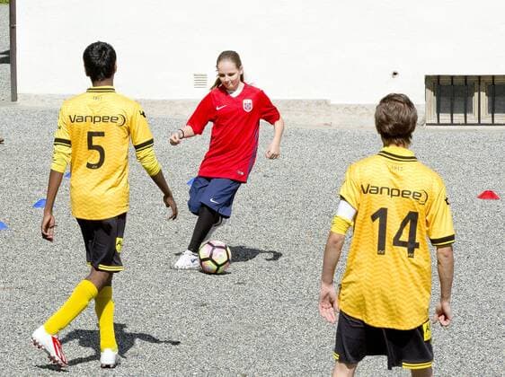 14-06-2017 Norway Princess Mette Marit and Prince Haakon and Princess Alexandra and Prince Sverre during the friendly footbal match between team Skaugum and LSK Unified at Skaugum stadium. The royal family team with Caroline Graham Hansen and Ingvild Isaksen of the Norwegian national football team with the leader, Jan Age Fjortoft, against the Norwegian football association.  Copyright: xPPE NIEBOERx
