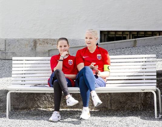 14-06-2017 Norway Princess Mette Marit and Prince Haakon and Princess Alexandra and Prince Sverre during the friendly footbal match between team Skaugum and LSK Unified at Skaugum stadium. The royal family team with Caroline Graham Hansen and Ingvild Isaksen of the Norwegian national football team with the leader, Jan Age Fjortoft, against the Norwegian football association.  Copyright: xPPE NIEBOERx