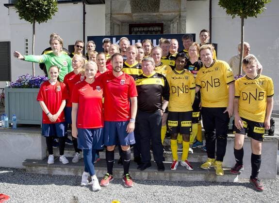 14-06-2017 Norway Princess Mette Marit and Prince Haakon and Princess Alexandra and Prince Sverre during the friendly footbal match between team Skaugum and LSK Unified at Skaugum stadium. The royal family team with Caroline Graham Hansen and Ingvild Isaksen of the Norwegian national football team with the leader, Jan Age Fjortoft, against the Norwegian football association.  Copyright: xPPE NIEBOERx