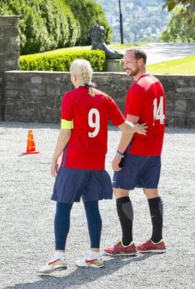 14-06-2017 Norway Princess Mette Marit and Prince Haakon and Princess Alexandra and Prince Sverre during the friendly footbal match between team Skaugum and LSK Unified at Skaugum stadium. The royal family team with Caroline Graham Hansen and Ingvild Isaksen of the Norwegian national football team with the leader, Jan Age Fjortoft, against the Norwegian football association.  Copyright: xPPE NIEBOERx