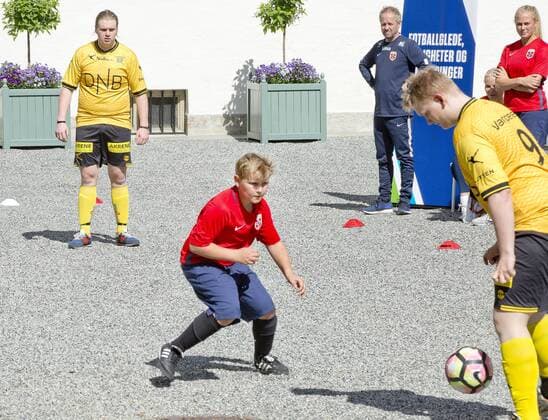 14-06-2017 Norway Princess Mette Marit and Prince Haakon and Princess Alexandra and Prince Sverre during the friendly footbal match between team Skaugum and LSK Unified at Skaugum stadium. The royal family team with Caroline Graham Hansen and Ingvild Isaksen of the Norwegian national football team with the leader, Jan Age Fjortoft, against the Norwegian football association.  Copyright: xPPE NIEBOERx