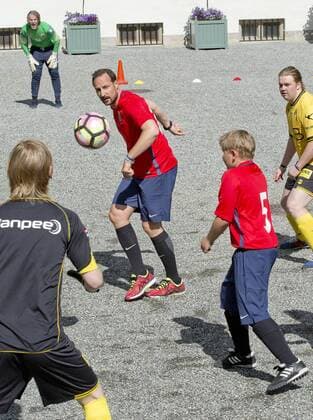 14-06-2017 Norway Princess Mette Marit and Prince Haakon and Princess Alexandra and Prince Sverre during the friendly footbal match between team Skaugum and LSK Unified at Skaugum stadium. The royal family team with Caroline Graham Hansen and Ingvild Isaksen of the Norwegian national football team with the leader, Jan Age Fjortoft, against the Norwegian football association.  Copyright: xPPE NIEBOERx