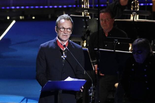 Kung Carl XVI Gustaf delade ut Polarpriset till Sting Polar Music Prize 2017, prisutdelning av Polar Music Prize, konserthuset, Stockholm, 2017-06-15 (c) Patrik C Österberg IBL XPBE English: King Carl XVI Gustaf awarded the Polar Prize to Sting Polar Music Prize 2017, Prize Award of the Polar Music Prize, Concert Hall, Stockholm, 2017-06-15 (c) Photo: Patrik C Osterberg IBL Sting Stockholm Sweden  526188