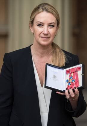 . 16 06 2017. London, United Kingdom. Anya Hindmarch who received an OBE at an Investiture at Buckingham Palace in London.  xCPNAx xi-Imagesx IIM-15396-0008