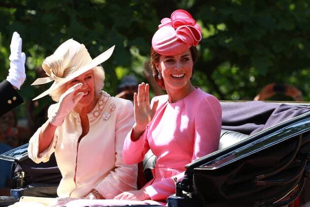 Bilder des Tages Camilla, Duchess of Cornwall, and Kate (Catherine Middleton) Duchess of Cambridge, at the Trooping of the Colour 2017. This year the 1st Battalion of the Irish Guards will be providing the colour and Prince William, Duke of Cambridge, is their Colonel. Trooping the Colour marks the Queens official birthday. Trooping the Colour, London, June 17, 2017 