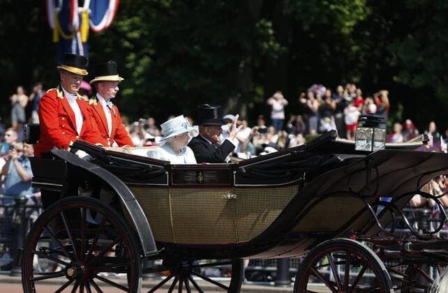 (170617) -- LONDON, June 17, 2017 -- British Queen Elizabeth II and Prince Philip leave the Buckingham Palace for Trooping the Colour in London, Britain, on June 17, 2017. ) (lrz) BRITAIN-LONDON-TROOPING THE COLOUR HanxYan 