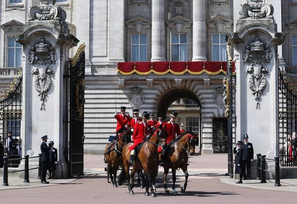 (170617) -- LONDON, June 17, 2017 -- The royal family leaves the Buckingham Palace for Trooping the Colour in London, Britain, on June 17, 2017. ) (lrz) BRITAIN-LONDON-TROOPING THE COLOUR HanxYan 