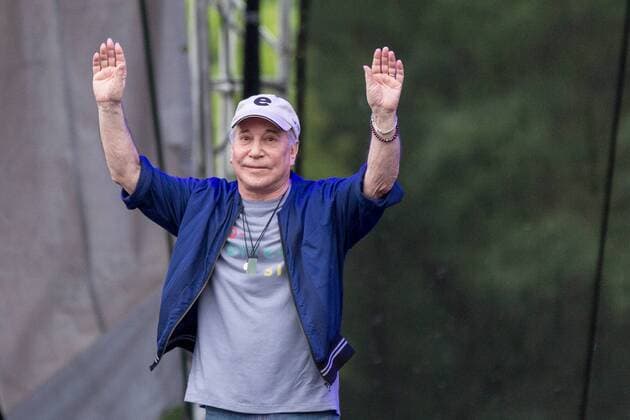 June 17, 2017 - Eau Claire, Wisconsin, U.S - PAUL SIMON performs with yMusic during Eaux Claires Music Festival in Eau Claire, Wisconsin Eau Claire U.S. - ZUMAs135 20170617_zap_s135_060 Copyright: xDanielxDeSloverx