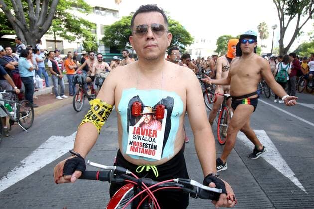 Riders participates naked in the World Naked Bike Ride (WNBR) in Guadalajara, Mexico, 17 June 2017. The event takes place simultaneously in more than 120 cities on the planet in spring and summer each year to demand respect for the cyclists, care for the environment, promotion of bicycle use and respect for nudity. WORLD NAKED BIKE RIDE 2017 !ACHTUNG: NUR REDAKTIONELLE NUTZUNG!  Copyright: xUlisesxRuizxBasurtox GUA18 20170618-636333590632229388
