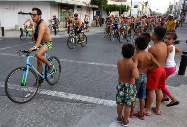 Riders participates naked in the World Naked Bike Ride (WNBR) in Guadalajara, Mexico, 17 June 2017. The event takes place simultaneously in more than 120 cities on the planet in spring and summer each year to demand respect for the cyclists, care for the environment, promotion of bicycle use and respect for nudity. WORLD NAKED BIKE RIDE 2017 !ACHTUNG: NUR REDAKTIONELLE NUTZUNG!  Copyright: xUlisesxRuizxBasurtox GUA21 20170618-636333590655629538