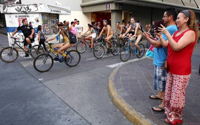 Riders participates naked in the World Naked Bike Ride (WNBR) in Guadalajara, Mexico, 17 June 2017. The event takes place simultaneously in more than 120 cities on the planet in spring and summer each year to demand respect for the cyclists, care for the environment, promotion of bicycle use and respect for nudity. WORLD NAKED BIKE RIDE 2017 !ACHTUNG: NUR REDAKTIONELLE NUTZUNG!  Copyright: xUlisesxRuizxBasurtox GUA22 20170618-636333590678405684