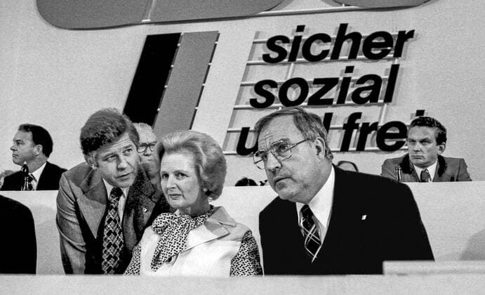 24. CDU Parteitag (vom 24.-26. Mai 1976 in Hannover). Im Foto: Kurt Biedenkopf Margaret Thetcher und Helmut Kohl v.li. am 25.05.1976