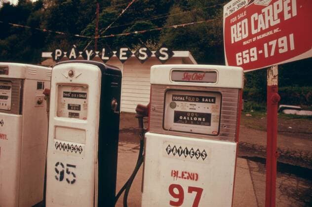 Gas Station in Portland, Oregon Closed Because of a Lack of Fuel Allocation. It Was One of Many Stations Closed During the Fuel Crisis in the Winter of 1973-74. Circa 1973 Hollywood CA USA  Copyright: xNARAx 1003_475THA