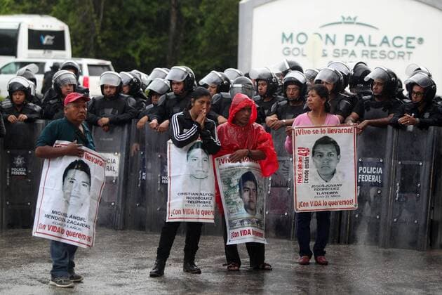 Relates of the 43 students who went missing in Ayotzinapa protest during the opening of the 47th Organization of American States (OAS) General Assembly in Cancun, Quintana Roo, Mexico, 19 June 2017. OAS general assembly in Cancun !ACHTUNG: NUR REDAKTIONELLE NUTZUNG!  Copyright: xAlonsoxCupulx CAN001 20170619-636334982139979730