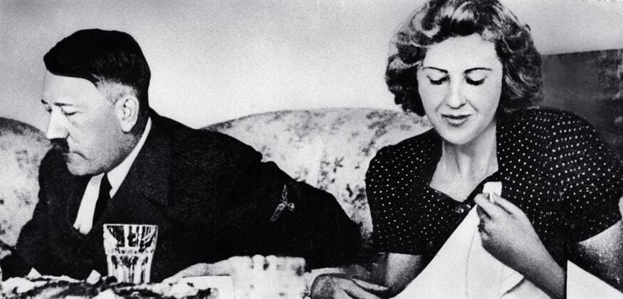 IMAGO History, Zweiter Weltkrieg: 1939 - 1945 German dictator Adolf Hitler and his mistress Eva Braun dine in a still from a private home movie made by Braun s sister Gretl Fegelein, circa 1942  1003_660THA