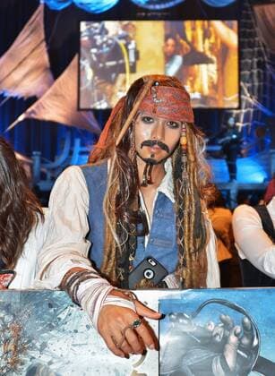 Japanese fans wear costumes during the Japan premiere for the film Pirates of the Caribbean: Dead Men Tell No Tales in Tokyo, Japan on June 20, 2017.  TKP2017062055 KEIZOxMORI
