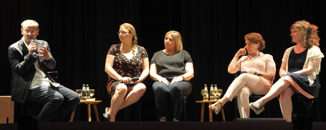 Podiumsgespraeche mit Knut Elstermann, iris Praefke, Esther Gronenborn, Kirsten Niehuus, Valeska Hanel (Neue Kammerspiele Kleinmachnow) v.l.n.r. zum 19. Mal wurde der Kinoprogrammpreis Berlin-Brandenburg verliehen. Mit insgesamt 432.500 Euro wurden im City Kino Wedding das vielfaeltige Engagement und die innovative Programmgestaltung in 48 Filmtheatern - 32 in Berlin und 16 in Brandenburg - geehrt in Berlin am 20.06.2017