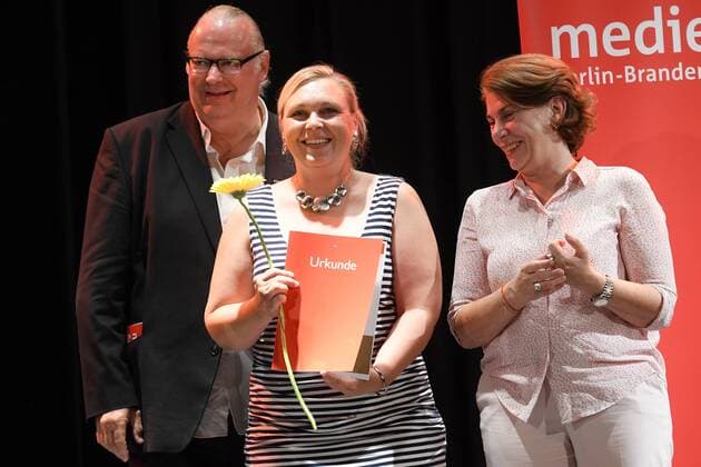 Christian Berg, Daniela Zuklic gewinnt 15.000 Euro (Thalia Arthouse Kinos Potsdam I Babelsberg ), ihr Kino wird im naechtsen Jahr 100 Jahre alt Kirsten Niehuus, Medienboard BB zum 19. Mal wurde der Kinoprogrammpreis Berlin-Brandenburg verliehen. Mit insgesamt 432.500 Euro wurden im City Kino Wedding das vielfaeltige Engagement und die innovative Programmgestaltung in 48 Filmtheatern - 32 in Berlin und 16 in Brandenburg - geehrt in Berlin am 20.06.2017