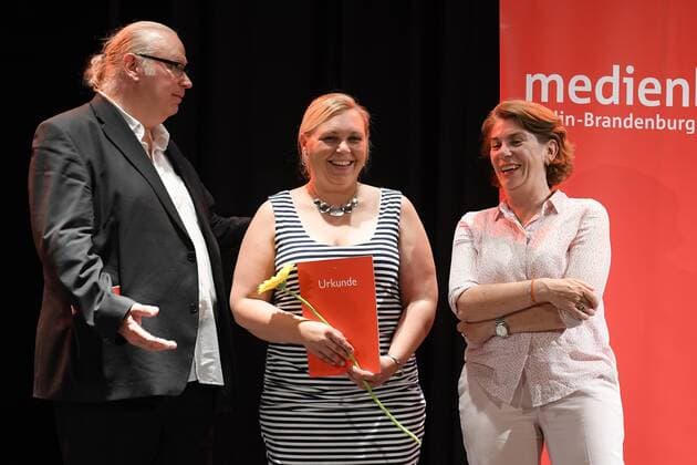 Christian Berg, Daniela Zuklic gewinnt 15.000 Euro (Thalia Arthouse Kinos Potsdam I Babelsberg ), ihr Kino wird im naechtsen Jahr 100 Jahre alt Kirsten Niehuus, Medienboard BB zum 19. Mal wurde der Kinoprogrammpreis Berlin-Brandenburg verliehen. Mit insgesamt 432.500 Euro wurden im City Kino Wedding das vielfaeltige Engagement und die innovative Programmgestaltung in 48 Filmtheatern - 32 in Berlin und 16 in Brandenburg - geehrt in Berlin am 20.06.2017