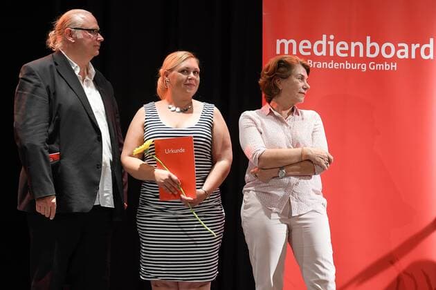 Christian Berg, Daniela Zuklic gewinnt 15.000 Euro (Thalia Arthouse Kinos Potsdam I Babelsberg ), ihr Kino wird im naechtsen Jahr 100 Jahre alt Kirsten Niehuus, Medienboard BB zum 19. Mal wurde der Kinoprogrammpreis Berlin-Brandenburg verliehen. Mit insgesamt 432.500 Euro wurden im City Kino Wedding das vielfaeltige Engagement und die innovative Programmgestaltung in 48 Filmtheatern - 32 in Berlin und 16 in Brandenburg - geehrt in Berlin am 20.06.2017