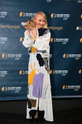 57. Festival de Television Monte Carlo - Anna Maria Mühe ausgezeichnet Anna Maria Mühe mit ihrer Auszeichnung als Outstanding Actress für ihre Rolle in Mitten in Deutschland NSU, Preisverleihung Nymphes dÂ Or, 57. Festival de Television de Monte-Carlo, TV Festival Monte-Carlo, Fürstentum Monaco