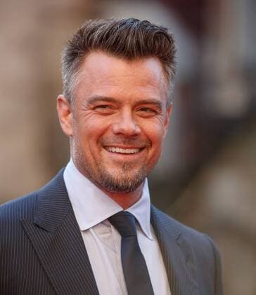 Actor John Duhamel arrives on the red carpet at the Transformers The Last Knight movie Premiere on June 20, 2017 in Chicago.  CHI2017062023 JOHNxGRESS