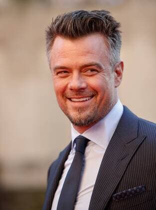 Actor John Duhamel arrives on the red carpet at the Transformers The Last Knight movie Premiere on June 20, 2017 in Chicago.  CHI2017062024 JOHNxGRESS