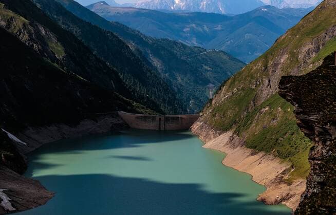 IMAGO Nature: Unsere Erde, Energiequellen, Wasserkraft Kaprun THEMENBILD - der Wasserfallboden Stausee mit Staumauer, aufgenommen am 15. Juni 2017, Kaprun, Oesterreich the Wasserfallboden reservoir with dam on 2017 06 15, Kaprun, Austria.  EP_fei