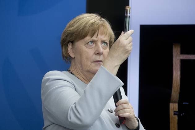 Deutschland, Berlin, Bundeskanzleramt, Empfang der 69 Preisträgerinnen und Preisträger des 52. Bundeswettbewerbs Jugend forscht durch Bundeskanzlerin Angela Merkel CDU und Forschungsministerin Johanna Wanka CDU, 21.06.2017
