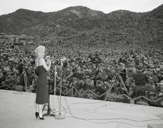 IMAGO ICONS: Marilyn Monroe Marilyn Monroe in South Korea, 1954. Cinema Publishers Collection Hollywood CA USA  Copyright: xCPCx 31479_070CPC