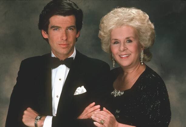 Studio Publicity Still from Remington Steele Pierce Brosnan, Doris Roberts circa 1985 Los Angeles CA USA  31703130