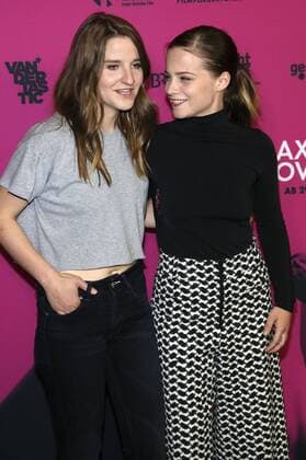 Helene Hegemann und Jasna Fritzi Bauer bei der Premiere des Kinofilms Axolotl Overkill in der Volksbühne. Berlin, 21.06.2017 Foto:xA.xBuggex xFuturexImage