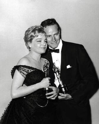 OSCARS. Bester Hauptdarsteller. Preisträger 1951-1960 Charlton Heston and Simone Signoret at the 32nd Annual Academy Awards, 1960 Hollywood CA USA  Copyright: xThexLegacyxCollectionx 31955_654HA