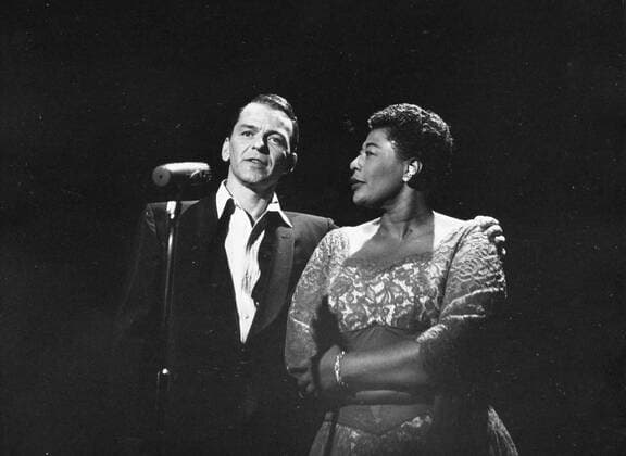 Frank Sinatra and Ella Fitzgerald in Las Vegas, 1957 © JRC The Hollywood Archive - All Rights Reserved Hollywood CA USA  Copyright: xRoyxCummingsx 32368_189JRC