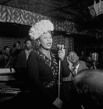 Portrait of Ella Fitzgerald, Dizzy Gillespie, Ray Brown, Milt (Milton) Jackson, and Timmie Rosenkrantz, Downbeat, New York, N.Y., circa Sept. 1947. Photo by: William P. Gottlieb Hollywood CA USA  Copyright: xWilliamxP.xGottliebx 32368_480THA