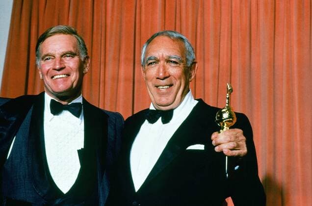 Charlton Heston, Anthony Quinn at the 44th Annual Golden Globe Awards, 1987 © JRC The Hollywood Archive - All Rights Reserved Hollywood CA USA  Copyright: xJ.xCummingsx 32557_576JRC