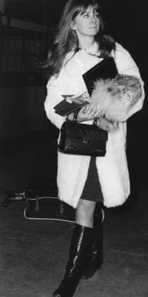 Jane Asher at Heathrow Airport, 1967 © JRC The Hollywood Archive - All Rights Reserved Hollywood CA USA  Copyright: xR.xCummingsx 32633_801JRC