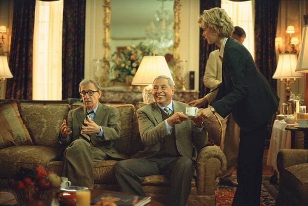 Director Val Waxman (WOODY ALLEN, left) and his agent Al Hack (MARK RYDELL) meet with studio executive Ellie (TÉA LEONI) in hopes that Val will be able to direct Ellie s next movie in Woody Allen s latest contemporary comedy Hollywood Ending (2002), being distributed domestically by DreamWorks. Los Angeles CA  32962_002THA