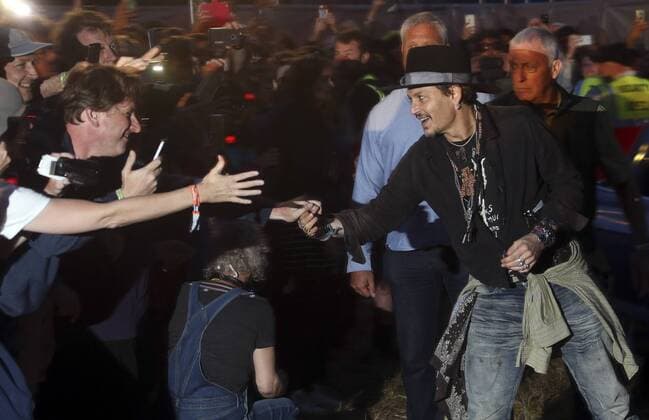 June 22, 2017 - Glastonbury, Somerset - Glastonbury, UK. Actor JOHNNY DEPP attends and speaks at day 2 of the 2017 Glastonbury Festival. The five-day festival of contemporary performing arts is the highlight of the British festival season. Glastonbury  - ZUMAl94_ 20170622_zaf_l94_025 Copyright: xJasonxBryantx
