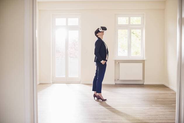 Woman in empty apartment wearing VR glasses model released Symbolfoto property released  UUF10800