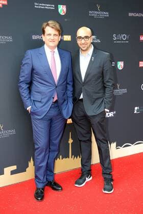 Leo Hoesch und Nathaniel Brendel beim Cocktailempfang anlässlich der Jurysitzung zum International Emmy Award 2017 am 22.06.2017 in der Marienburg in Koeln Cocktailempfang zur Jurysitzung zum International Emmy Award 2017 in Koeln 