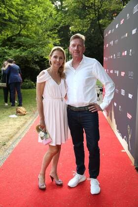 Alexa Iwan und Jan Rasmus beim Cocktailempfang anlässlich der Jurysitzung zum International Emmy Award 2017 am 22.06.2017 in der Marienburg in Koeln Cocktailempfang zur Jurysitzung zum International Emmy Award 2017 in Koeln 
