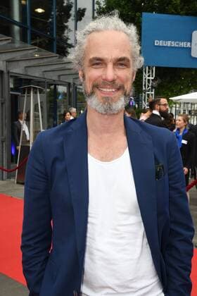 Schauspieler Moritz Zielke kommt am 24.06.2017 zur Verleihung des 27. Deutschen Kamerapreis in Köln.